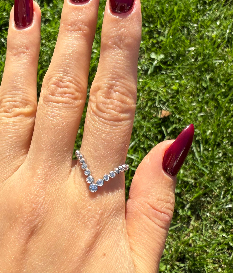 Diamonds V Ring White Gold