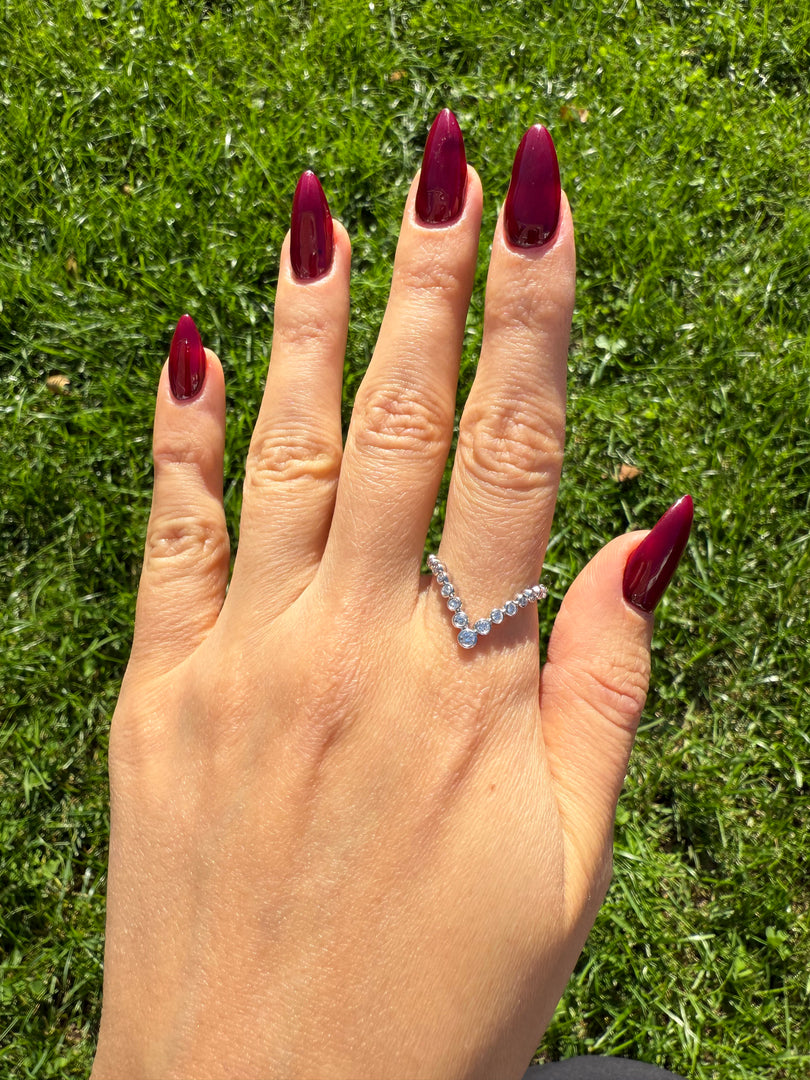 Diamonds V Ring White Gold